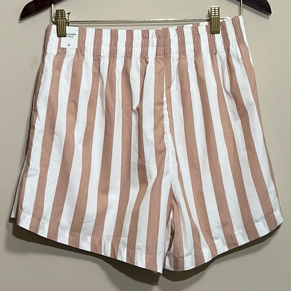 NWT Abercrombie & Fitch Striped High Rise Pull-On Short Size M - Picture 3 of 6